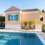 Lallo Living Villa *